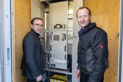 Elektrolyseur-Lab der Fachhochschule Salzburg am Campus Kuchl. Studiengangsleiter Green Engineering Alexander Petutschnigg und Projektleiter Georg Brunauer. 