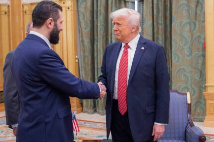 Im Mai trafen US-Präsident Donald Trump und Syriens Präsident Ahmed al-Scharaa einander in Saudi-Arabien. 