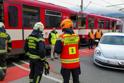 Die Lenkerin wurde leicht verletzt und vom Roten Kreuz ins Krankenhaus eingeliefert. 