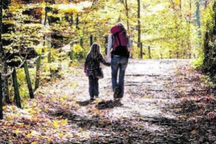 Weiblich und alleinerziehend sind Eigenschaften, die laut Statistik die Armutsgefährdung erhöhen. 