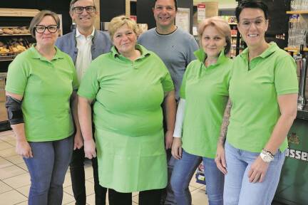 Im Bild von links: Karoline Knar, Bürgermeister Johann Lüftenegger, Michaela Prax, Amtsleiter Stefan Hofer, Monika Wieland und Geschäftsleiterin Marion Schaffer. 