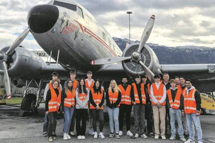 Für die Lehrlinge aus der St. Michaeler Gewerbestraße ging es zum Flughafen in Salzburg und zur Firma Atomic in Altenmarkt. 