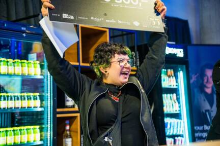 Johanna „JoJo“ Luger feiert ihren Sieg. 