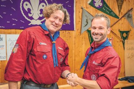 Laurenz Aschauer (l.) übergab an Gerald Schober – ein Pfadfinder seit Kindheitstagen (kl. Bild). 
