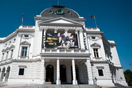 Volkstheater auf der Spur der 'Mythen des Alltags' 