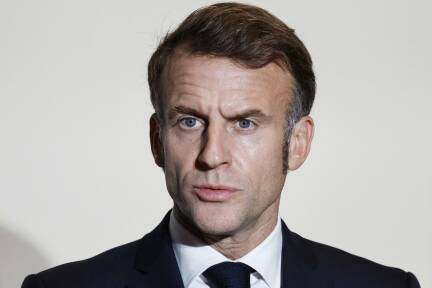 Macron soll beim Aus seiner Pensionsreform alle Phasen einer Trennung durchlebt haben, mittlerweile sei er bei Resignation angelangt. 