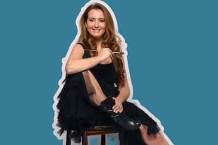 Dirigentin Silvia Spinnato steht dazu – in ihrem Orchester gibt es zwei „Quotenmänner“. 