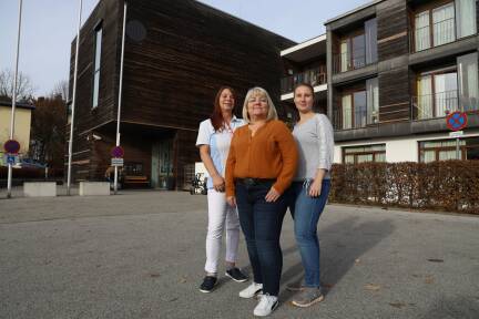 Pflegerin Roswitha Resch, Personalvertreterin Alexandra Frei, Bereichsleiterin Kerstin Waitzer vom Seniorenwohnheim Bürmoos.  