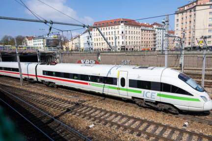 Die Frau soll von einem ICE gestürzt sein 