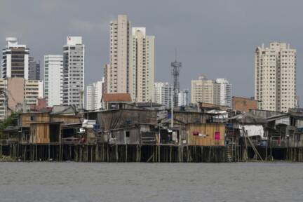 Tausende zogen beim 'Marsch fürs Klima' durch Belém 