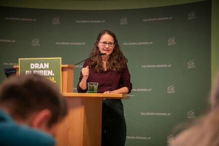 Martina Berthold kritisierte bei der Landesversammlung der Grünen die „schwarz-blaue Retro-Politik“ scharf. 