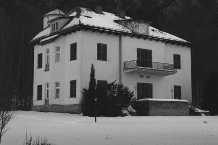 In der Villa Schoberstein am Attersee machten Ärzte und NS-Männer Urlaub während der NS-Zeit.  