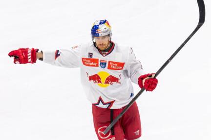 Michael Raffl zeigte am Sonntag seinem Team den Erfolgsweg. 