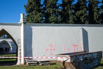 Angeklagter bestreitet Brandstiftung und rechtsextreme Schmierereien 