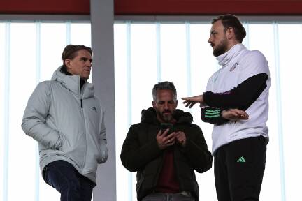 Salzburg-Achse beim FC Bayern: Sportdirektor Christoph Freund, Talenteförderer Richard Kitzbichler, Co-Trainer Rene Maric (v. l.). 