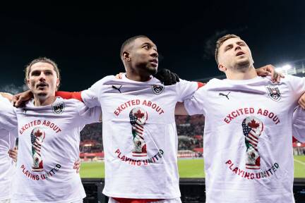 Marcel Sabitzer, David Alaba undChristoph Baumgartner jubelten ausgelassen über die gelungene WM-Qualifikation. 