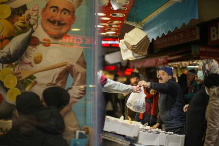 Unternehmen in Istanbul – auch in der Gastronomie- und Lebensmittelbranche – werden nun von den türkischen Behörden um Überwachung gebeten. &lt;?ZE?&gt; 