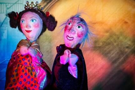 Prinzessin Mara und der böse Magier liefern sich ein spannendes Duell. 