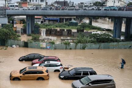 Küstenstadt Nha Trang teilweise unter Wasser 