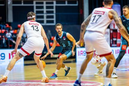 Oscar Schmit kommt nach Salzburg. 