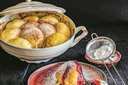 Die Milch macht die Dampfnudeln süß und saftig!  