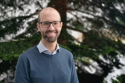 Sozialpsychologe Lukas Thürmer erklärt, warum der Mensch nicht gerne aus der Reihe tanzt. 