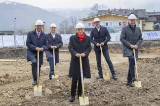 Salzburgs Landeshauptmann Wilfried Haslauer, Salzburg-AG-Tourismus-Geschäftsführer Mario Mischelin, Salzburg-AG-Vorständin Brigitte Bach, Salzburg-AG-Vorstandssprecher Leonhard Schitter, Oberösterreichs Landeshauptmann Thomas Stelzer. 