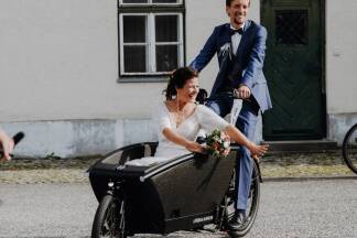 Hochzeitsfeier mit Rad-Corso.  