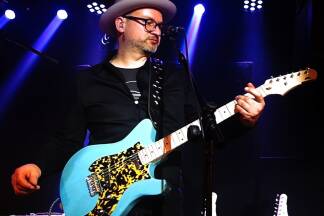 Gitarrist Chris Neuschmid in Aktion. 