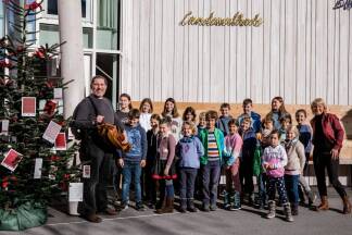 „Jetzt fangen wir zum Singen an“, gesungen von den Hirtenkindern vom Salzburger Hirtenadvent und Thomas Schallaböck.  