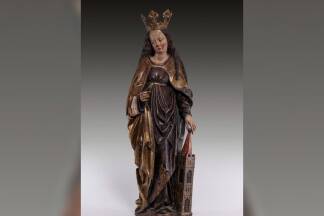 Barbara-Skulptur aus Salzburg um 1490, im Bergbau- und Gotikmuseum Leogang aus der ehemaligen Sammlung Carl von Frey.  Barbara-Skulptur aus Salzburg um 1490, im Bergbau- und Gotikmuseum Leogang aus der ehemaligen Sammlung Carl von Frey.