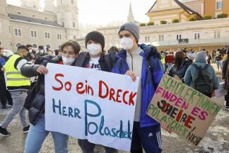Protestaktion am Mittwoch, 26. Jänner, auf dem Mozartplatz in Salzburg.  Protestaktion am Mittwoch, 26. Jänner, auf dem Mozartplatz in Salzburg.