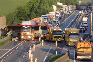 Die Unfallstelle auf der Westautobahn bei Eugendorf. 