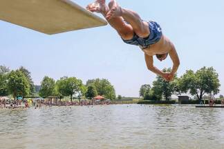 Vor dem Schlafen sollte man keinen Sport machen, da der Kreislauf angeregt und der Körper so aufgeheizt wird. Vor dem Schlafen sollte man keinen Sport machen, da der Kreislauf angeregt und der Körper so aufgeheizt wird.
