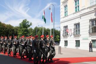 Militärischer Empfang für Viktor Orbán in Wien. 
