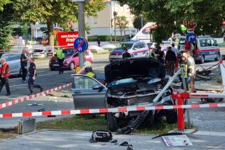 Beim McDonald’s-Restaurant in der Alpenstraße kam es zu einem Unfall mit mehreren Verletzten. 