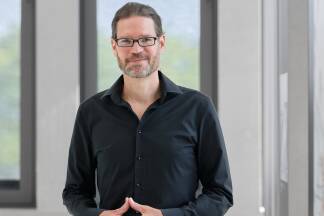 Historiker Dirk Riedel. Von 2009 bis 2016 war er wissenschaftlicher Mitarbeiter der KZ-Gedenkstätte Dachau. Seither ist er am NS-Dokumentationszentrum in München tätig. 