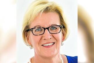 Maria Anna Benedikt ist Diätologin. Sie leitete bis 2021 die Ernährungsmedizinische Beratung am Uniklinikum Salzburg. Seit 2001 führt sie eine Praxis in Wals. Maria Anna Benedikt ist Diätologin. Sie leitete bis 2021 die Ernährungsmedizinische Beratung am Uniklinikum Salzburg. Seit 2001 führt sie eine Praxis in Wals.
