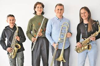 So sehen Sieger aus: Tobias Feneberg (v. l.), Marie Aggermann, Sebastian Breiteneder und Sophia Feneberg. Bilder: SW/egbi 