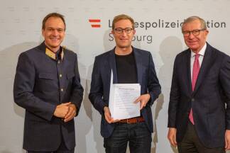  Landespolizeidirektor Bernhard Rausch, Gregor Dittrich und Landeshauptmann Wilfried Haslauer (ÖVP). 