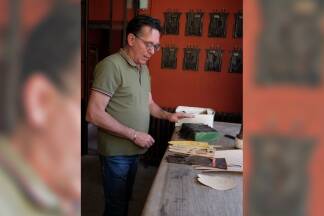 ... während in Olivier Fabres Manufaktur seit fast 100 Jahren allerfeinste Damenhandschuhe entstehen. 