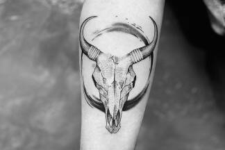 Gekonnt setzt der Großarler seine Tattoos in Szene. 