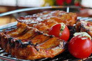 Fleisch, Fisch, vegetarische Alternativen – beim Grillen ist für jeden etwas dabei. 