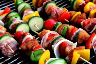 Fleisch, Fisch, vegetarische Alternativen – beim Grillen ist für jeden etwas dabei. 