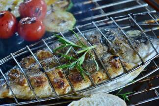Fleisch, Fisch, vegetarische Alternativen – beim Grillen ist für jeden etwas dabei. 