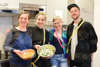 V. l. Eine Köchin und die Organisatoren von „Salzburg ist am Kochen!“ Yvonne Schäfer, Martina Fladerer und Simon Huber. 