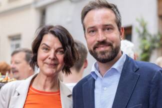 Renate Wurm (Geschäftsführerin Das Kino) und Landesrat Stefan Schnöll.  