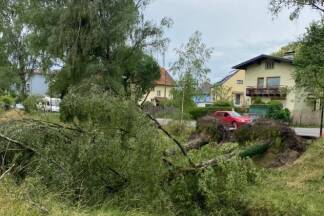 Bei Tageslicht: Sturmschäden an der Glan in Salzburg. 