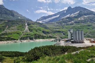 Die Betonmischanlage am Tauernmoossee.  