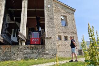 Mittelstation der ÖBB-Werksseilbahn.  